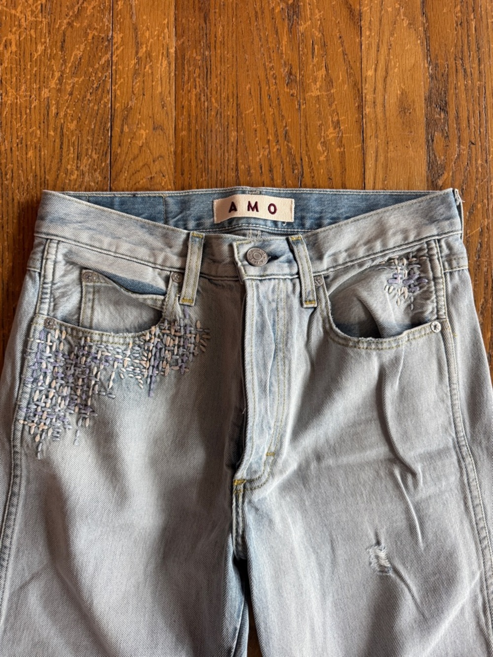 NWOT AMO Loverboy Cropped Embellished Jeans. Size 26 - Picture 9 of 12